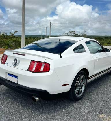 FORD MUSTANG 3.7 V6 GASOLINA AUTOMÁTICO FORD MUSTANG 3.7 V6 GASOLINA AUTOMÁTICO